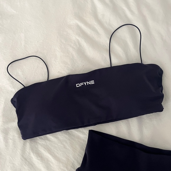 DFYNE DEFY strappy bra and shorts
It is not impact or dynamic - Picture 2 of 8
